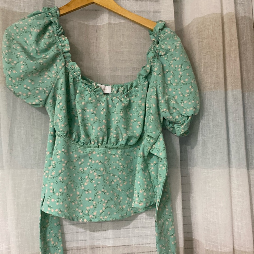 Love & Piece Collection ladies crop top with belt that ties in back. Size large